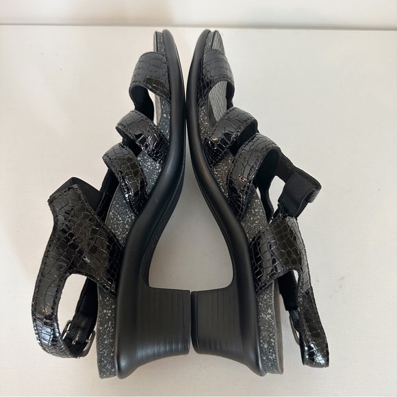 SAS Allegro Heel Strap Sandal in Black Croc - Size 7 - Picture 10 of 14